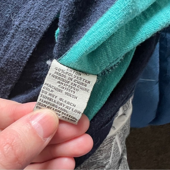 Garage Navy & Blue Striped Cropped V-Neck Top – Size XS - Picture 2 of 4